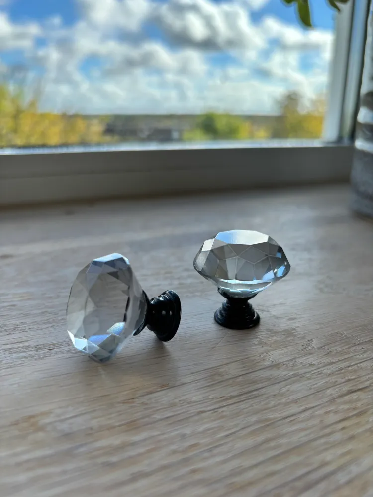 Gennemsigtige grå diamant møbelknopper med ebony hardware