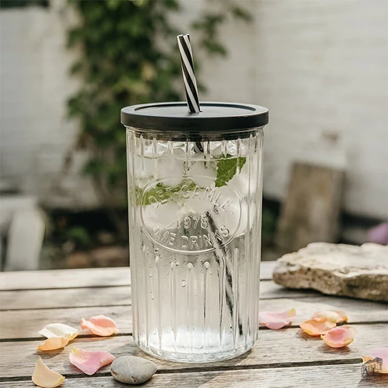 Glas med sugerør