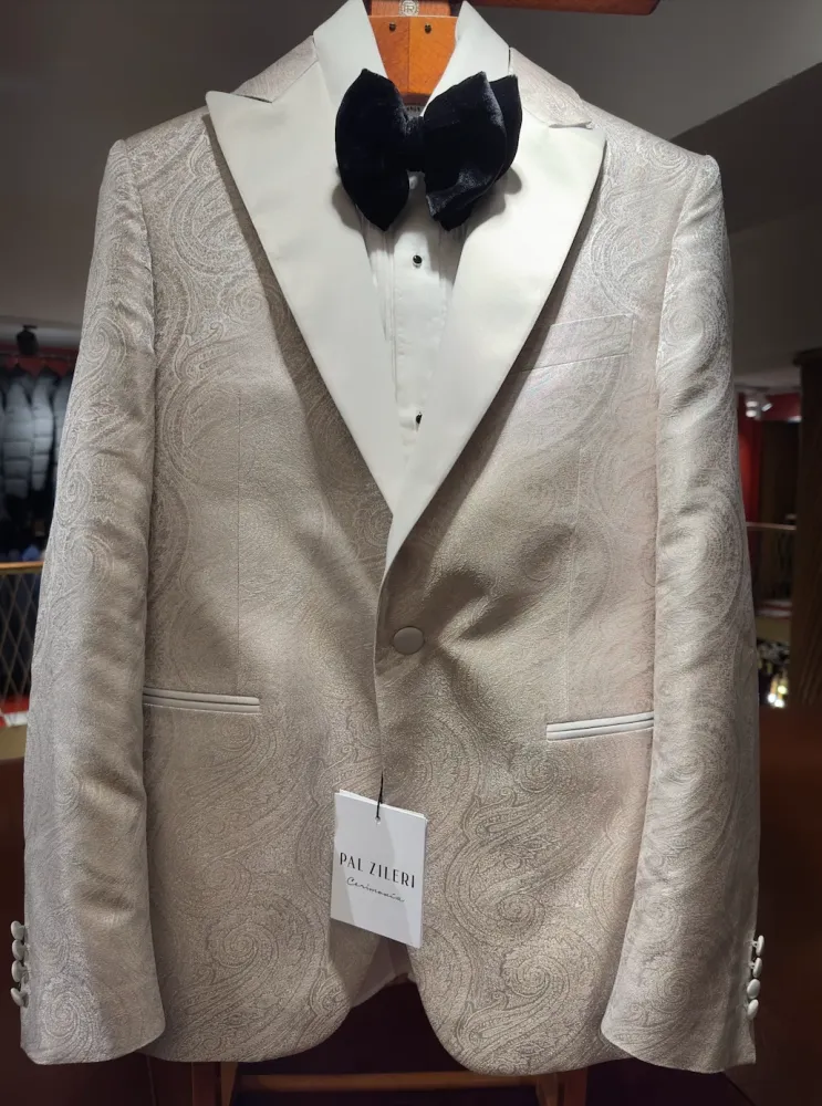 Gylden dinnerjacket med paisley mønster og spidsrevers med silke 50