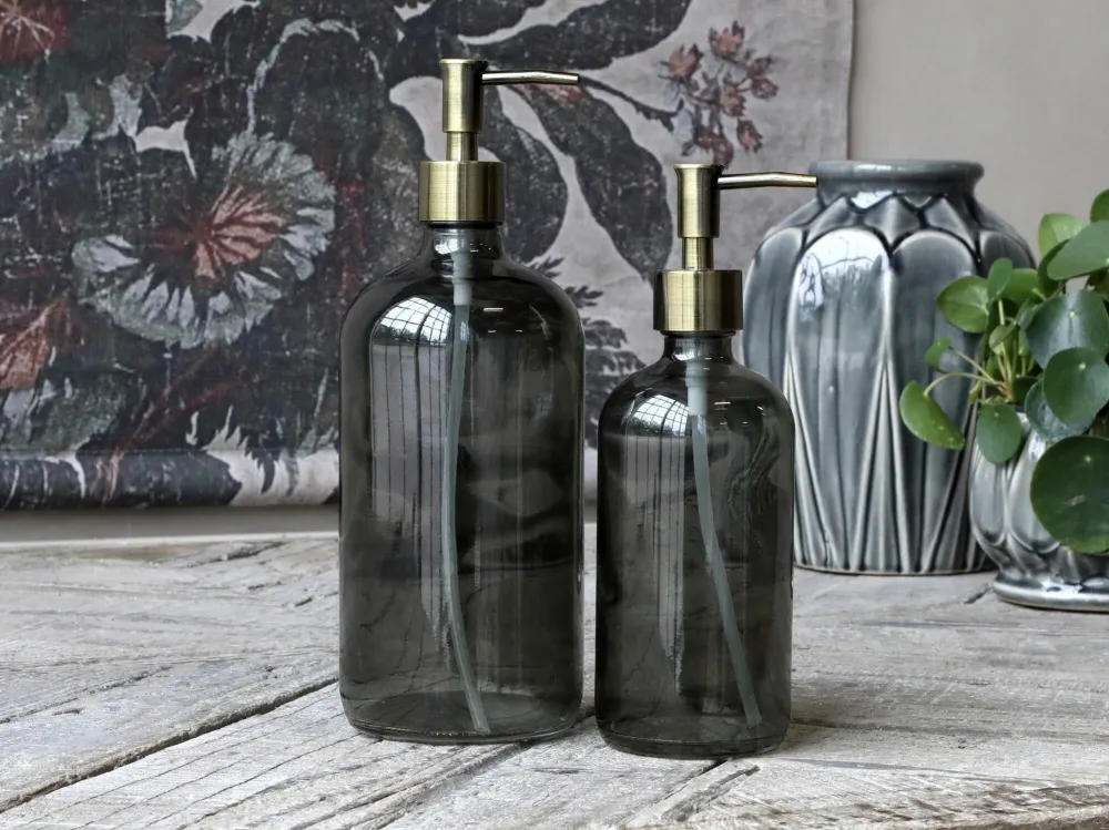 Sæbedispenser i glas i kul/grå