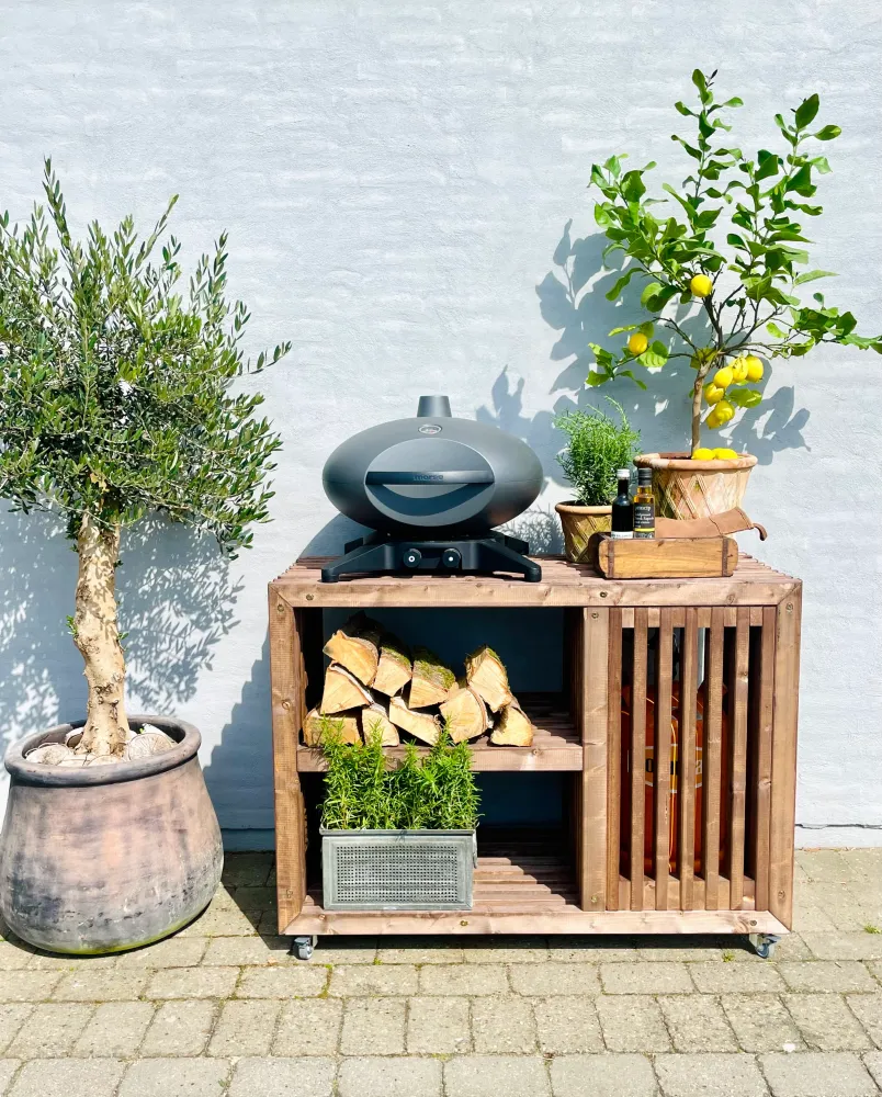 Premium Grillbord med Gasflaskeskjuler | Brunbejdset 52