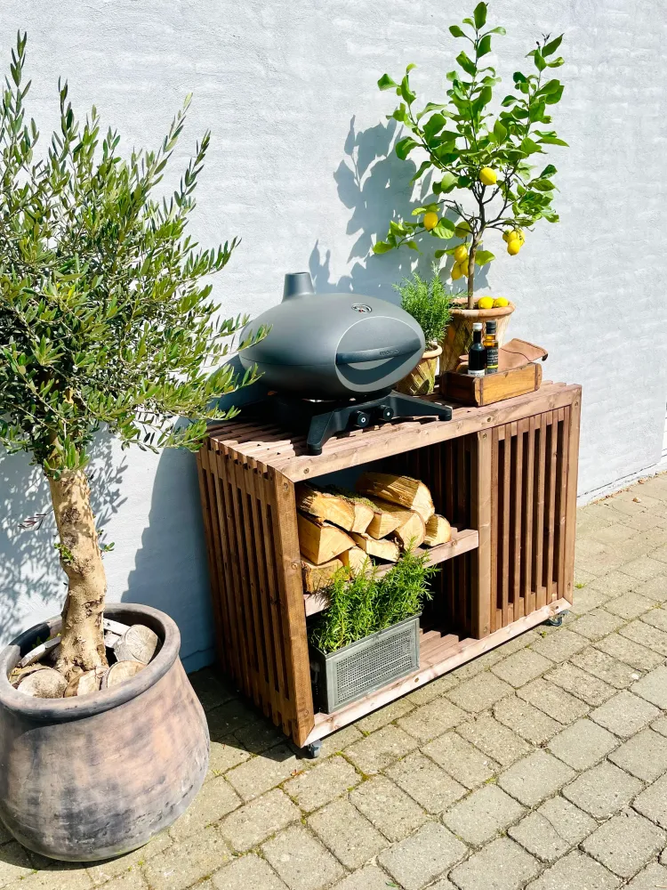 Premium Grillbord med Gasflaskeskjuler | Brunbejdset 52