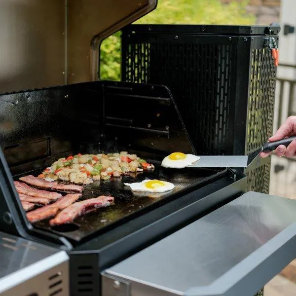 Gravity Series 800 Digital grillplade med trækul + grill + rygeovn