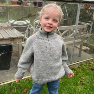 Zipper Sweater Letvægt - Junior, PetiteKnit, trykt strikkeopskrift