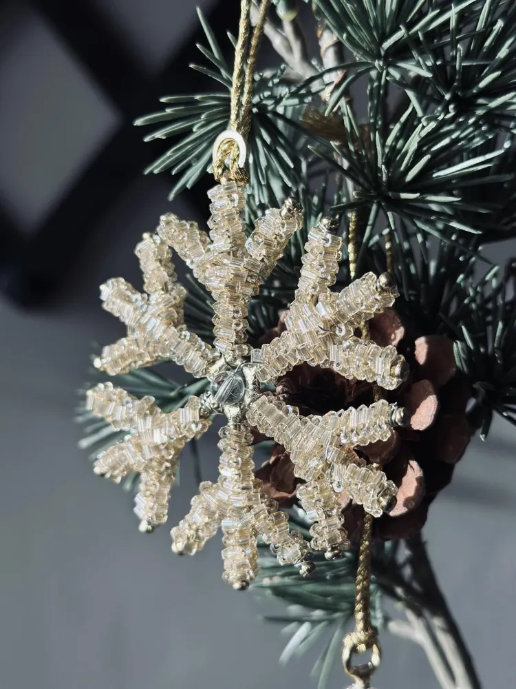 Juleophæng Snefnug mix guld 8cm