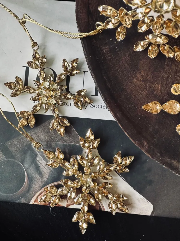 Juleophæng Snefnug mix guld m. sten 10cm