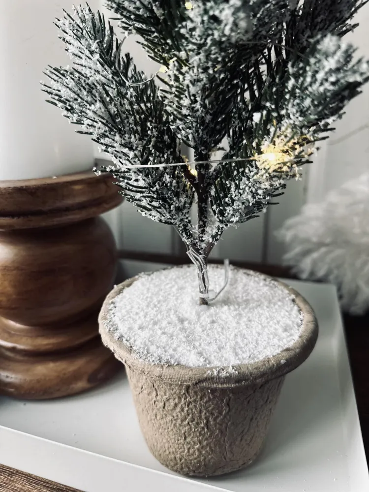 Juletræ med sne - ink LED lys