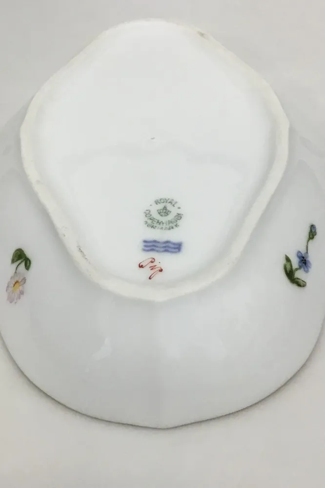 Royal Copenhagen Bellis og Følfod Ovalt kagefad