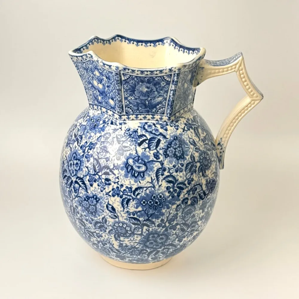 Antik J.F. Wileman “French” kande – Foley Pottery Staffordshire ca. 1892–1905