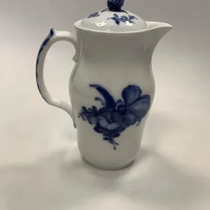 Royal Copenhagen Blå Blomst Flettet kande No 8145