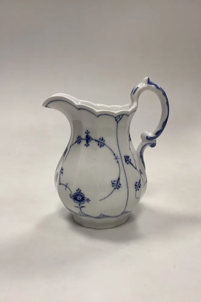 Royal Copenhagen Musselmalet Riflet Kande No. 355