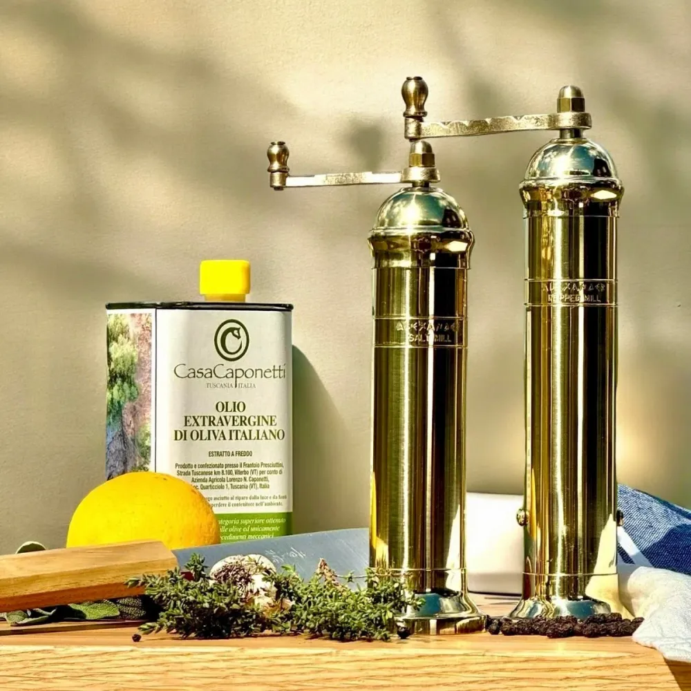 Nordic Brass Mill - messing salt og peberkværne uden ciseleringer. Alexander Handcrafted Mills