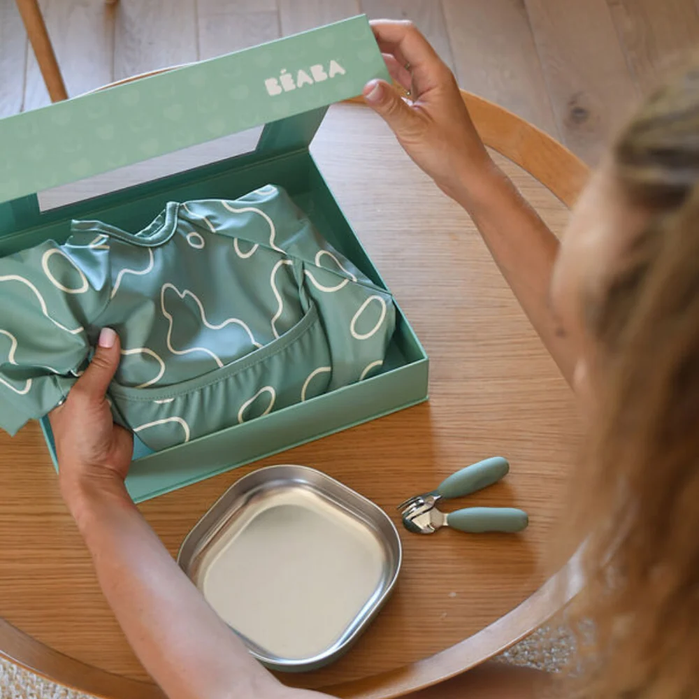Beaba First Meals gaveæske 3-i-1 tallerken + bestik + hagesmæk Salviegrøn