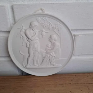 Bing & Grøndahl. Biscuit Thorvaldsen platte, Sommer. 13,5 cm.