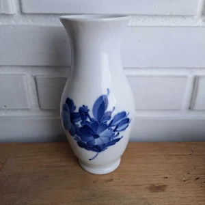 Bing & Grøndahl. Blå blomst flettet, Vase 18 cm. #10/8263