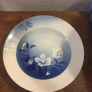 Bing & Grøndahl. Julerose, Dyb tallerken 24 cm. #22 1. sort.