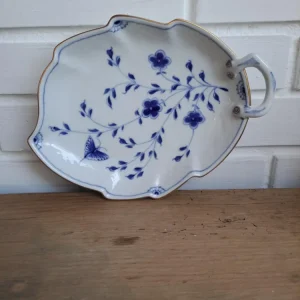 Bing & Grøndahl. Kipling, Bladformet fad 25 cm. #357