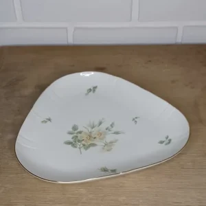 Bing & Grøndahl. Klitrose, Trekantet fad 23 cm. #40