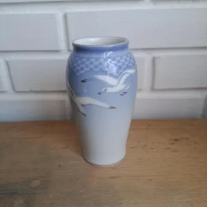Bing & Grøndahl. Måge med guld, Vase 13,5 cm. #678