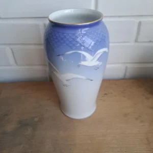 Bing & Grøndahl. Måge med guld, Vase 22 cm. #682/302