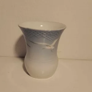 Bing & Grøndahl. Måge uden guld, Vase 10,5 cm. #191
