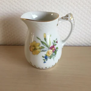 Bing & Grøndahl. Saktisk blomst creme, Flødekande 2,5 dl. #189