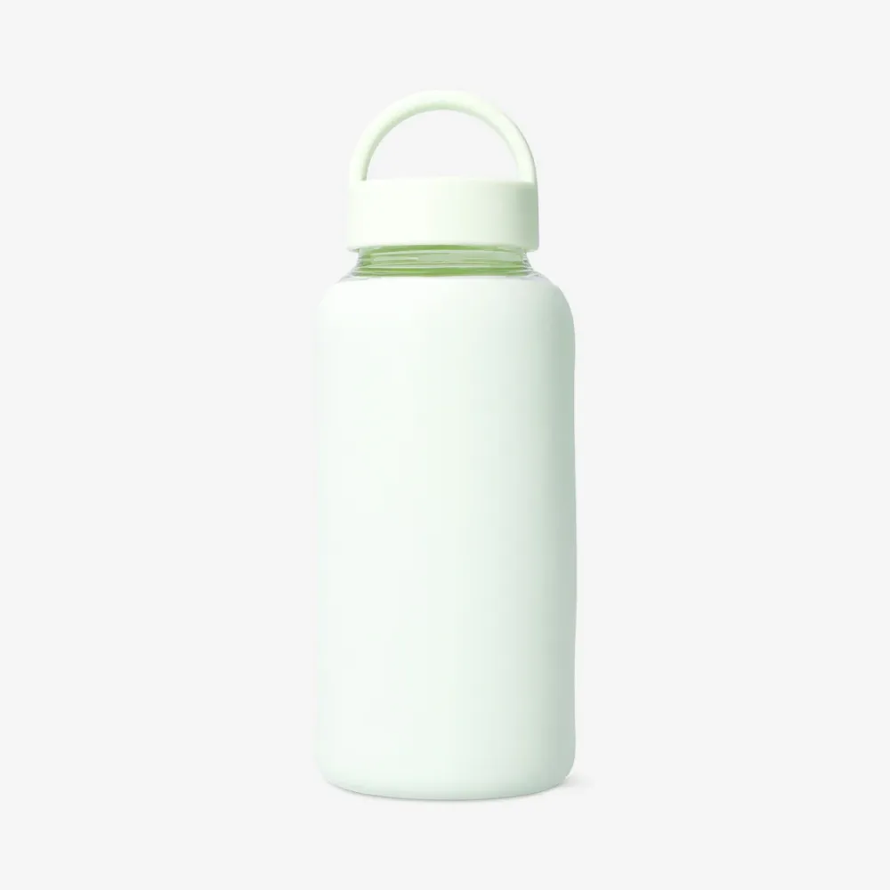 Drikkeflaske i grønt glas med silikonelåg - 800 ml