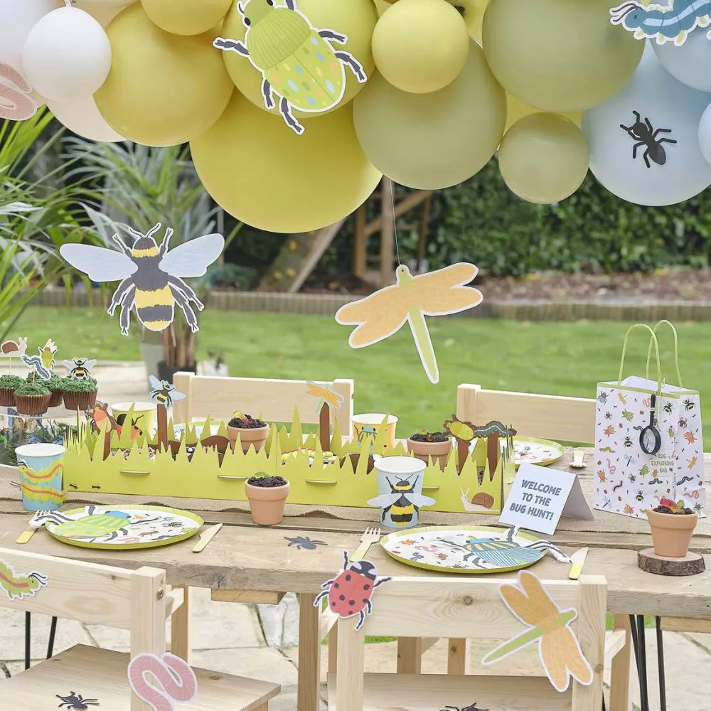 Gingerray Treat Stand Bug Hunt Grazing Board med flyvende kortbugs