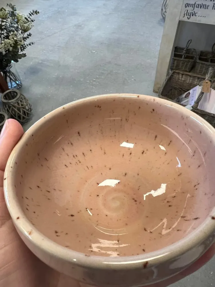 Håndlavet keramik skål i rosa