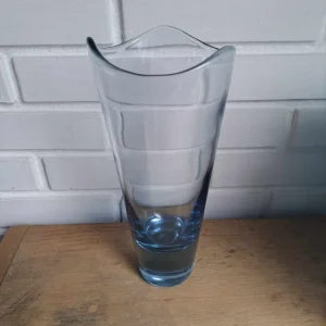 Holmegaard. Akva vase konisk med bølget rand 27,5 cm.