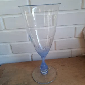 Holmegaard. Susanne. Vase med blå stilk 27,2 cm.