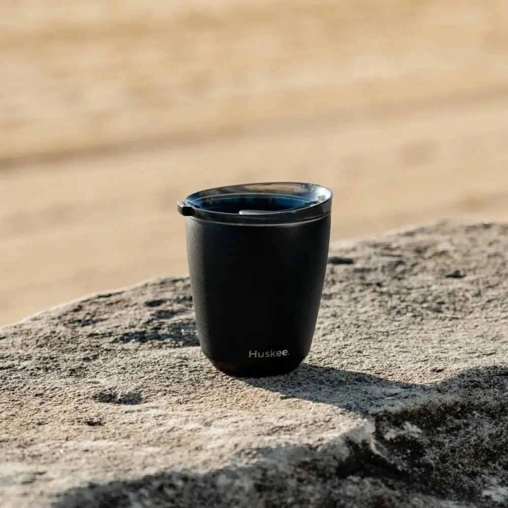Huskee Stål krus 235 ml – holdbar kaffekop i sort