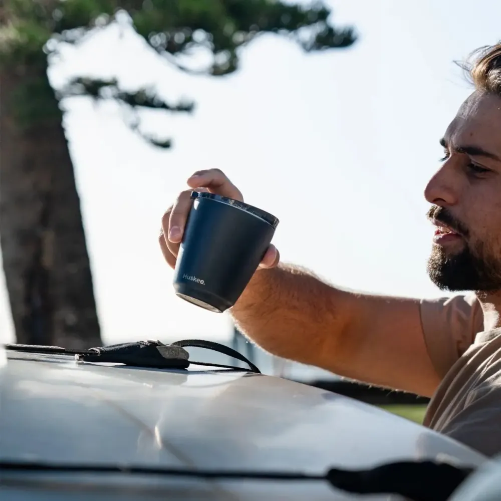 Huskee Stål krus 235 ml – holdbar kaffekop i sort