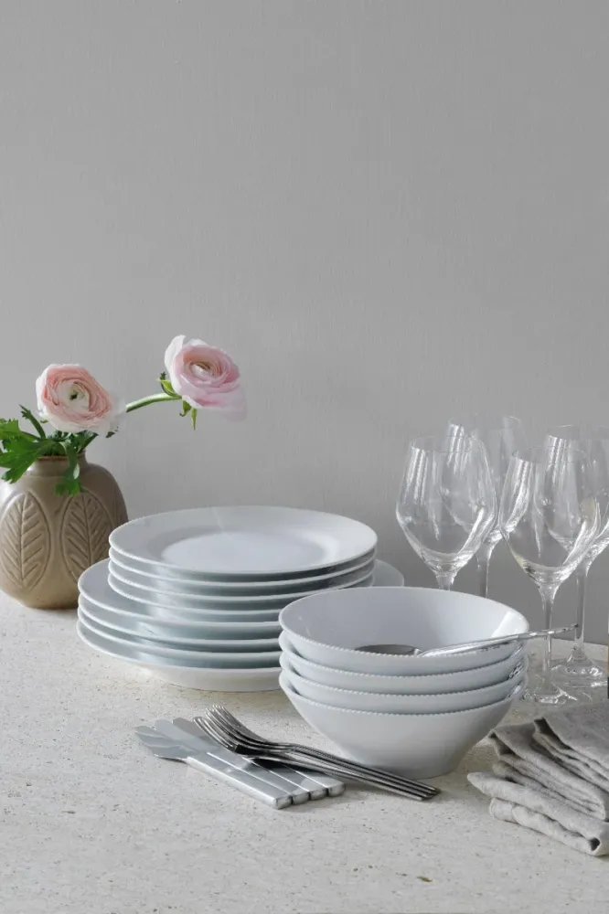 Hvid Riflet tallerken, dyb - 17 cm.