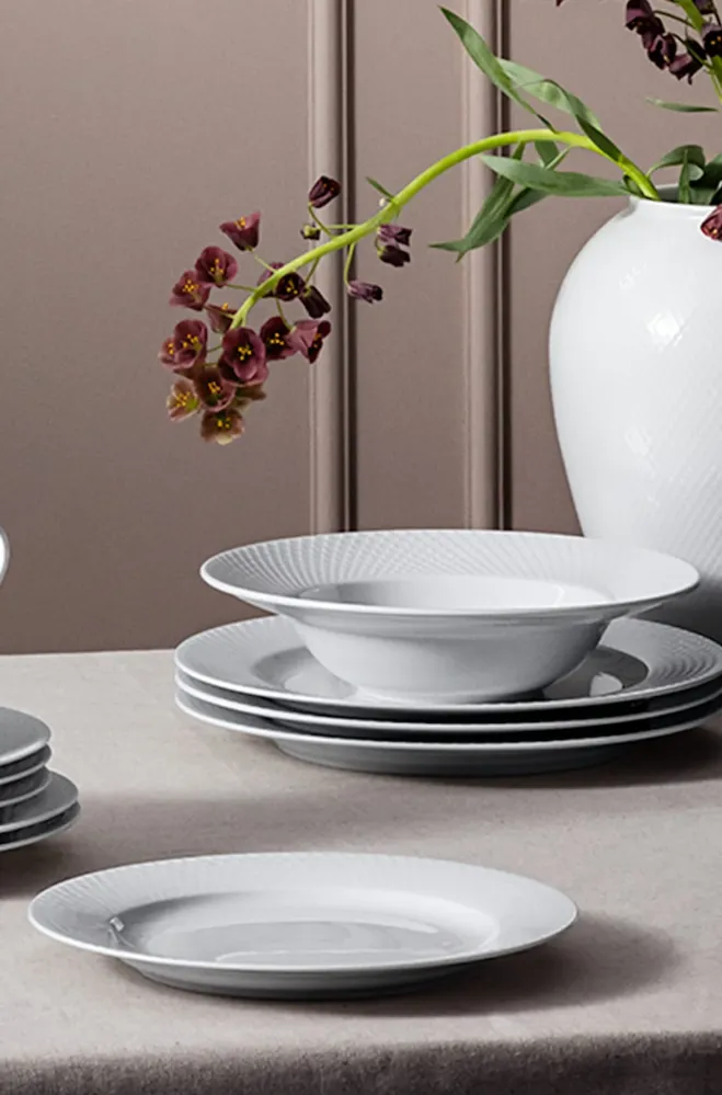 Lyngby Porcelæn - Rhombe dyb tallerken hvid 23 cm