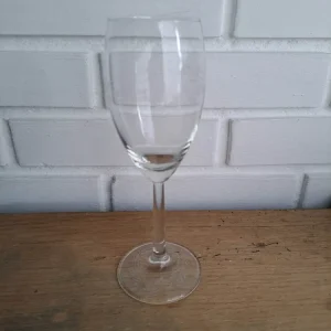 Mads Stage. Hvidvin 19,5 cm.