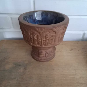 Michael Andersen. Døbefont terracotta udvendig, blåglaseret indvendig 13,5 cm.
