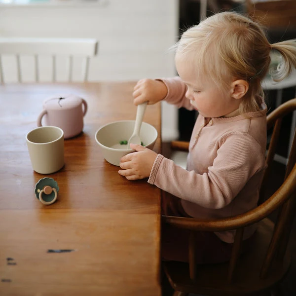 Mushie babyservice til at lære at spise selvstændigt Powder Blue