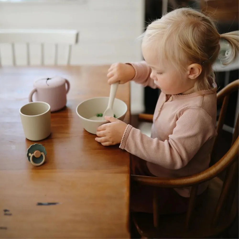 Mushie skåle til børn, runde, vaniljefarvede