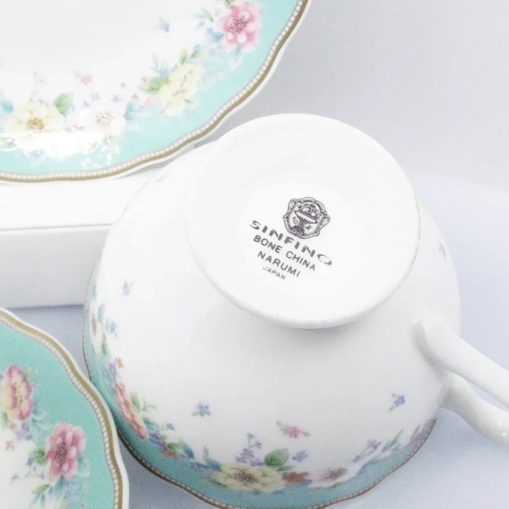Narumi sæt med 2 tekopper i Bone China porcelæn med guldfinish /K79/B