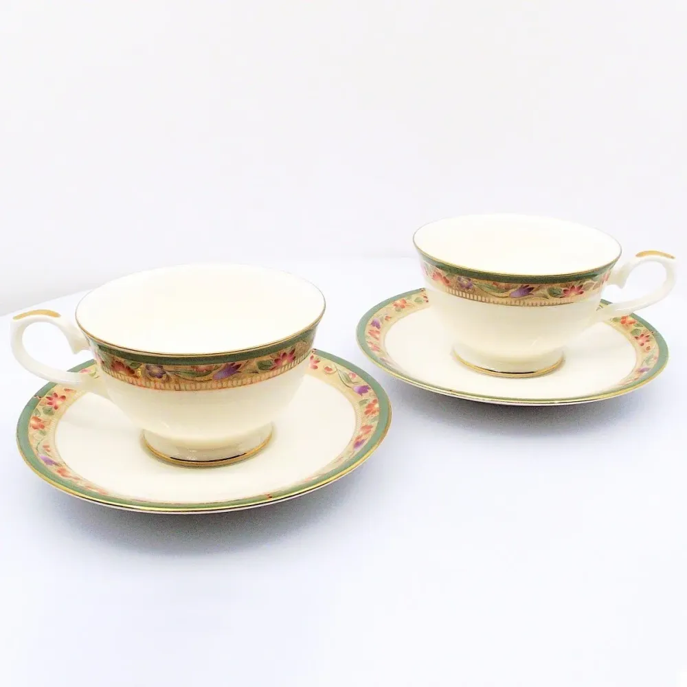 Narumi sæt med 2 tekopper i Bone China porcelæn med guldfinish /0100
