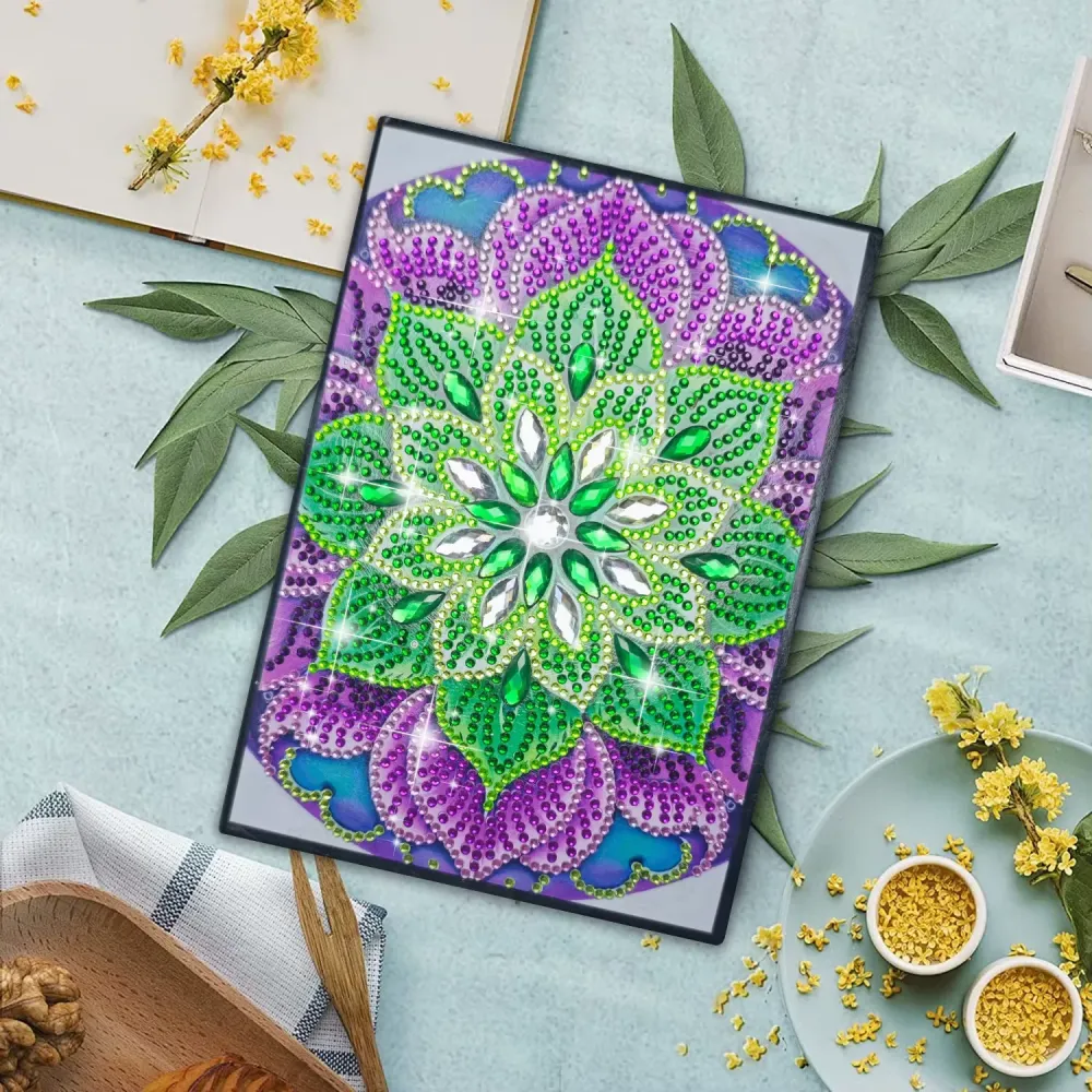 Notesbog med smuk blå og grøn mandala blomst