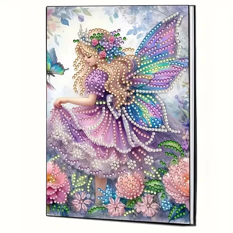 Notesbog med en smuk fe omgivet af blomster