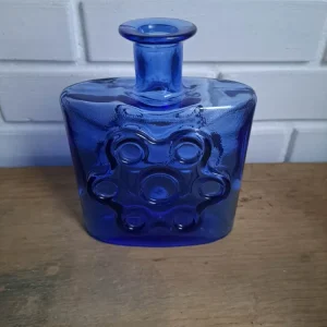 Riihimäen Lasi. Blå flaske 17 cm.