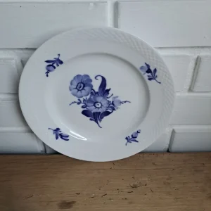 Royal Copenhagen. Blå blomst flettet, Lille middagstallerken 23 cm. #10/8096