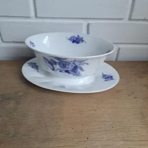 Royal Copenhagen. Blå blomst kantet, Sovseskål 3,5 dl. #10/8631