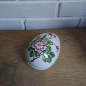 Royal Copenhagen. Bonbonniere 2015 "Hybenrose" 12 cm.