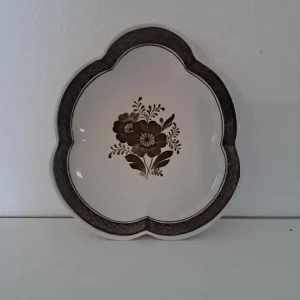 Royal Copenhagen. Brun Tranquebar, Blad asiet 19,5 cm. #924