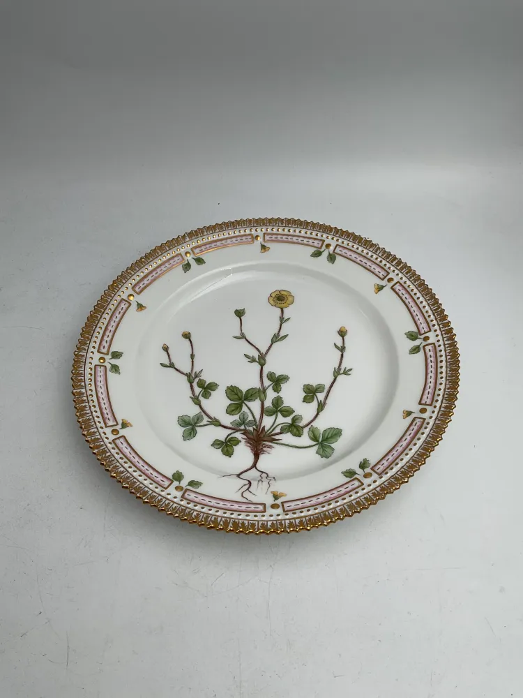 Royal Copenhagen Flora Danica Frokosttallerken No. 20/3550