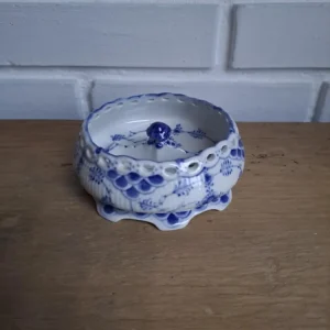 Royal Copenhagen. Helblonde musselmalet. Skål 12 cm. #1/1001